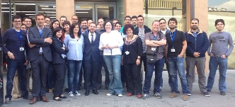Compañeros de Entelgy en Catalunya en la entrada de las nuevas oficinas
